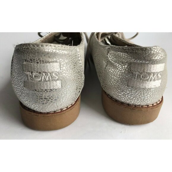 TOMS Crackled Silver Metallic Lace-Up Shoes Flats, Size 6 (US) - Picture 6 of 9
